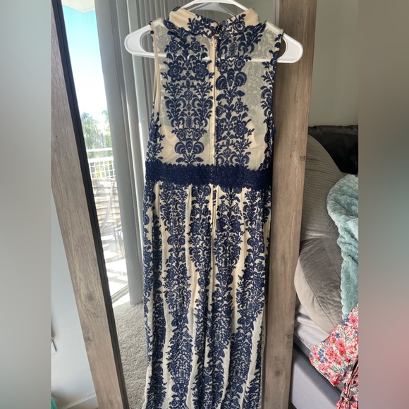 Dress - Picture 5 of 7